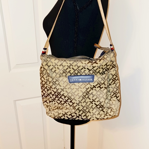 Tommy Hilfiger Handbags - Tommy Hilfiger handbag